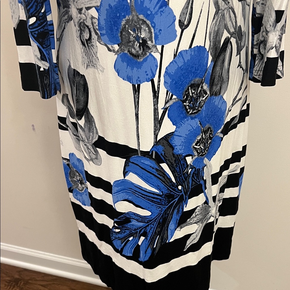 Blue Floral Scoop Neck Women’s Dress - Picture 8 of 10